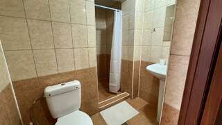 Гостиница Комфорт Уфа Номер стандарт плюс с 1 двуспальной кроватью-8